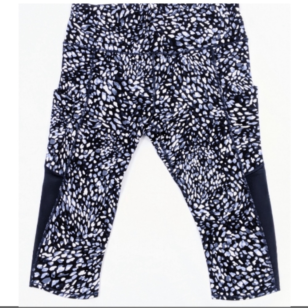 Athleta Crop Leggings with pockets!